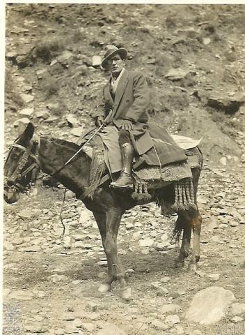 1933.En las Alpujarras,trabajando para el Atlas.