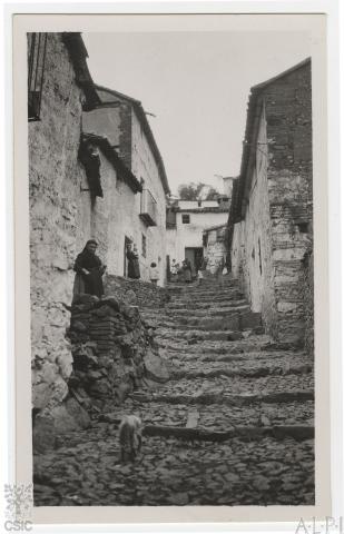 Una calle de Fuencaliente (Ciudad Real).  FRC